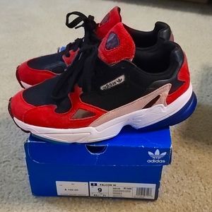 Like New 🌟 Adidas Falcon Sneaker 👟 Size 9